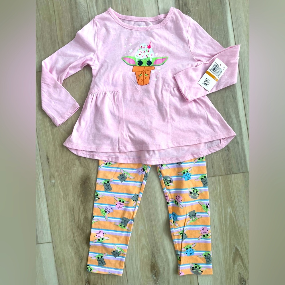 Star Wars Baby Yoda 2 piece outfit. 
Adorable!
Smoke/pet free home.
